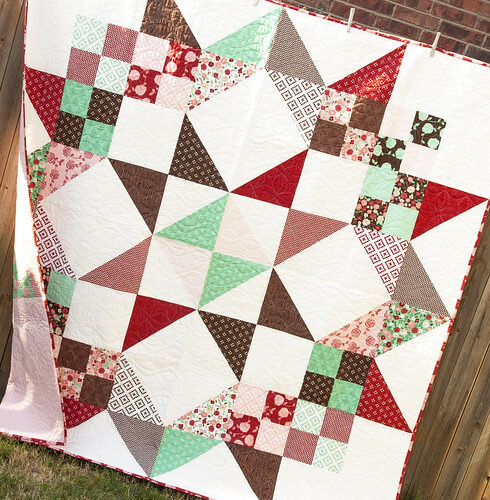 free Moda Love quilt pattern. Make it with a layer cake, charm pack, or mini charm pack!