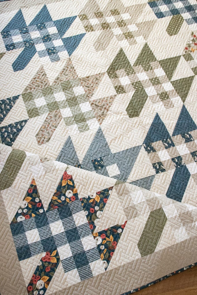 Gingham Style leaf quilt by Vanessa Goertzen of Lella Boutique. Fat quarter quilt made in Flower Pot fabric by Lella Boutique for Moda Fabrics