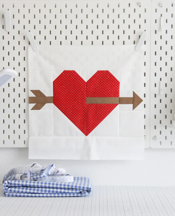 FREE Lovestruck pattern download by Allison Harris of Cluck Cluck Sew. Cute Cupid's Arrow quilt block pattern, download here.