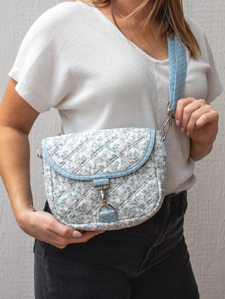 Auntie Grace Bag by Kaitlyn at Knot and Thread Design. Cute cross body bag pattern. Fabric is Old Glory by Lella Boutique for Moda Fabrics.