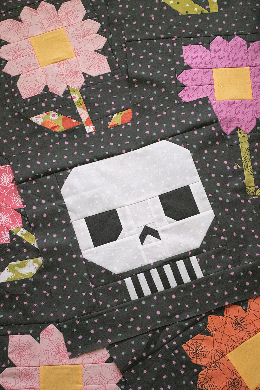 Pushing Up Daisies skull and flower Halloween quilt by Vanessa Goertzen of Lella Boutique. Would make a great Dia de los Muertos quilt in Hey Boo fabric by Lella Boutique for Moda Fabrics (arriving to shops April 2024). Download the PDF here!